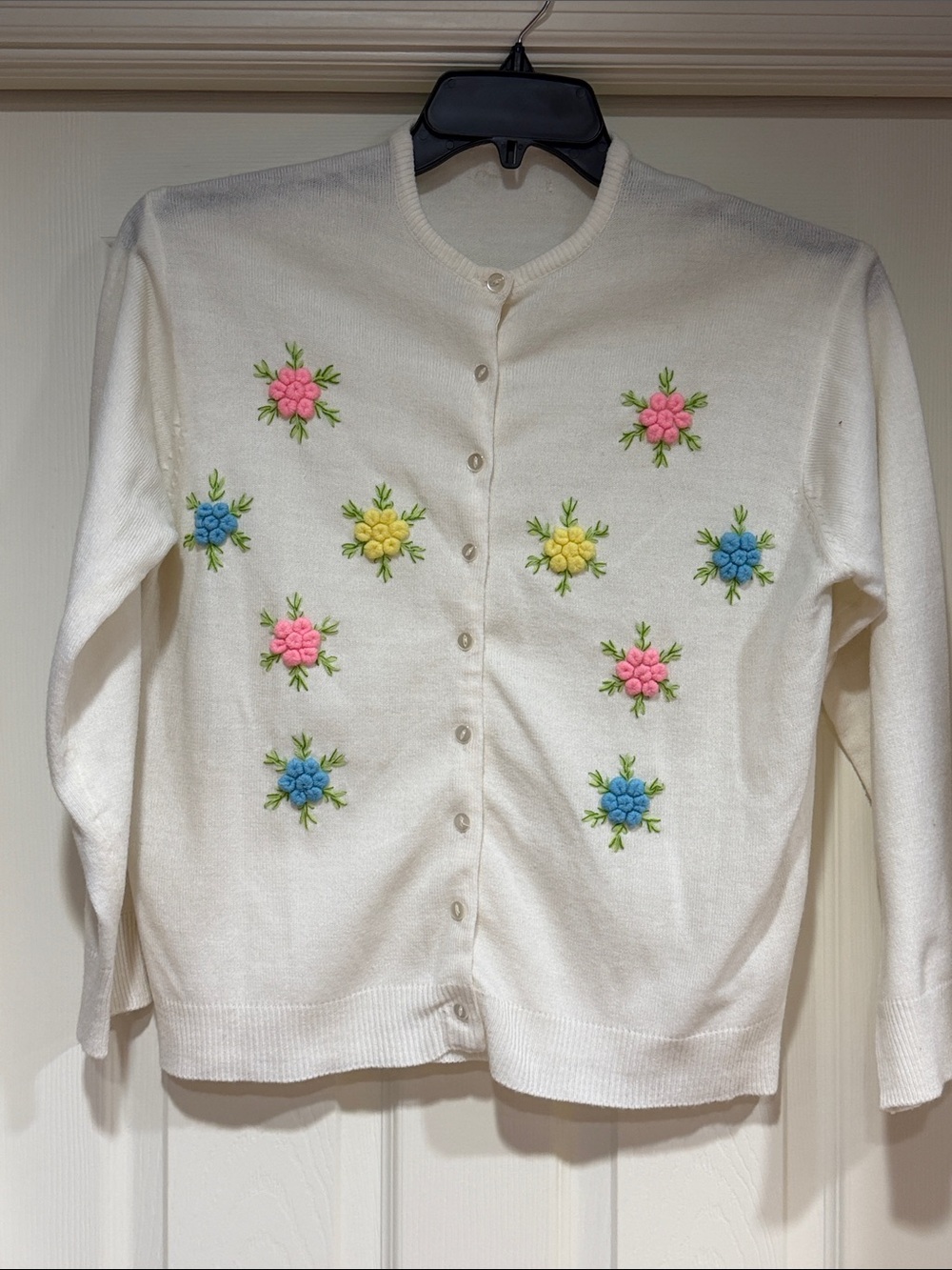 Vintage 1960’s Cream Floral Embroidered Button-Up Sweater Cardigan